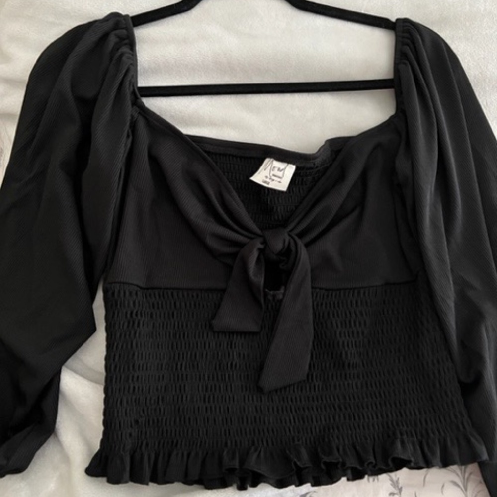 Black Cropped Keyhole Top